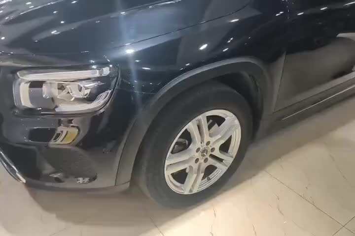 奔驰GLB 2023款 GLB 220 动感型实拍1