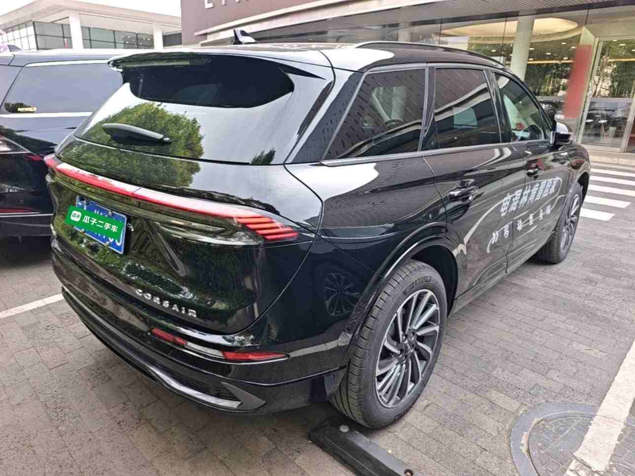 车辆右后45度角外观展示