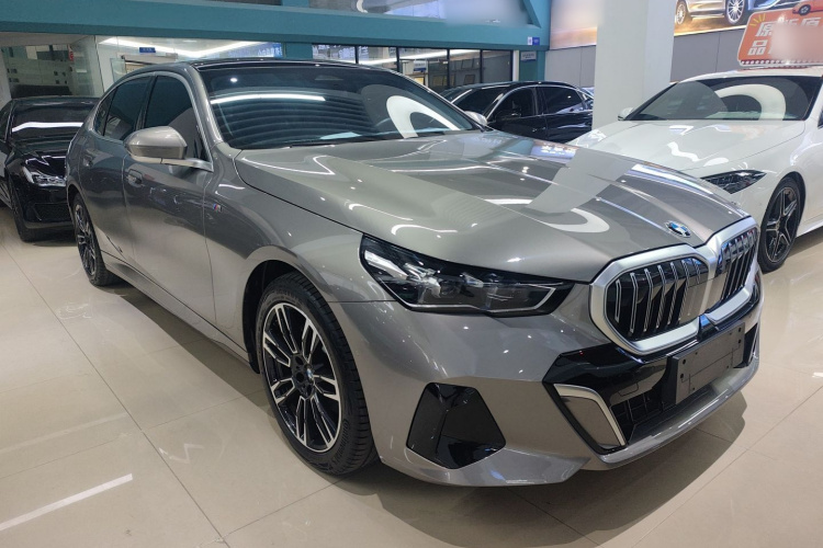 宝马5系 2024款 530Li 领先型 M运动套装车身外观6002