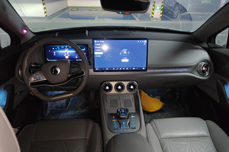 腾势N8 2023款 四驱超混旗舰六座版中控内饰12