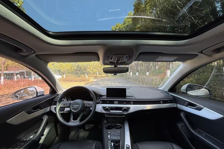 奥迪A4L 2018款 30周年年型 40 TFSI 时尚型中控内饰7004