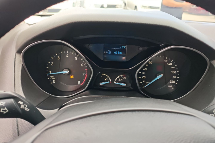 福特 福克斯 2015款 三厢 1.6L 手动风尚型局部细节14