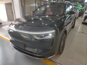 鸿蒙智行 问界M8 2025款 增程 Ultra版 53.4kWh 6座版