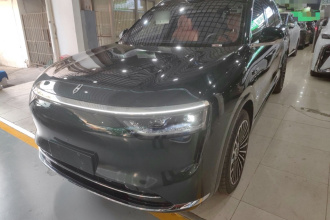 鸿蒙智行 问界M8 2025款 增程 Ultra版 53.4kWh 6座版