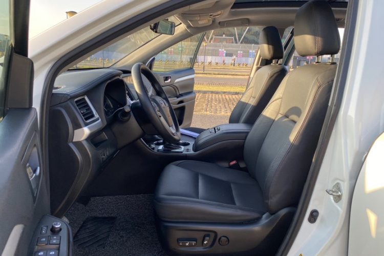 丰田 汉兰达 2017款 2.0T 两驱豪华版 7座局部细节19