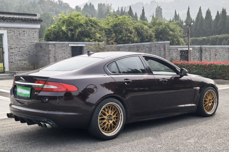 捷豹XF 2015款 XF 3.0 SC R-Sport 豪华版车身外观6005