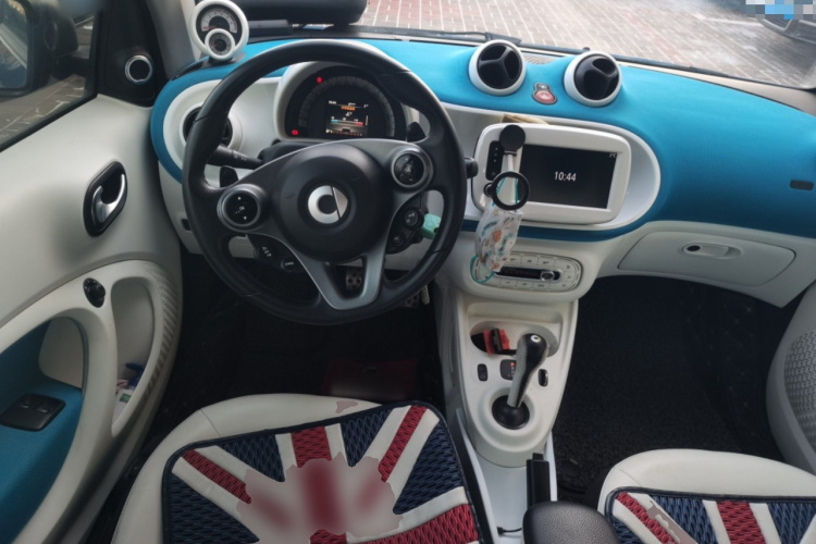 smart fortwo 2016款 0.9T 66千瓦硬顶极致版中控内饰13