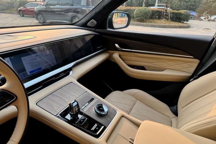 吉利汽车 星越L 2025款 东方曜 2.0TD 自动四驱望月版车身外观6011