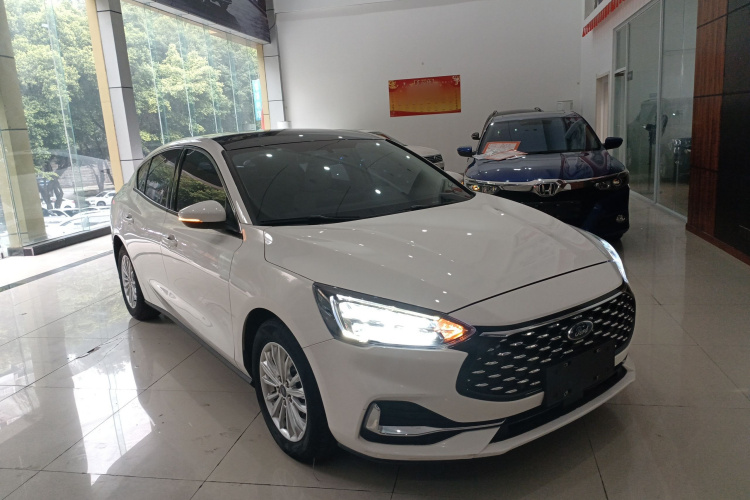 福特 福克斯 2021款 三厢 EcoBoost 180 自动锋潮型车身外观3