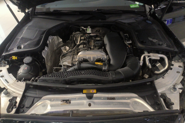 奔驰C级 2021款 C 200 L 时尚型运动版机舱底盘24