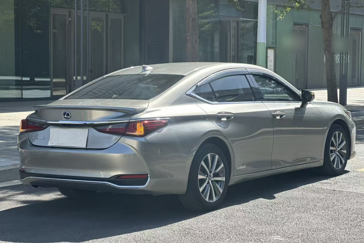 雷克萨斯ES 2018款 300h 卓越版 国V车身外观6015