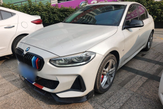 宝马1系 2021款 120i M运动曜夜版