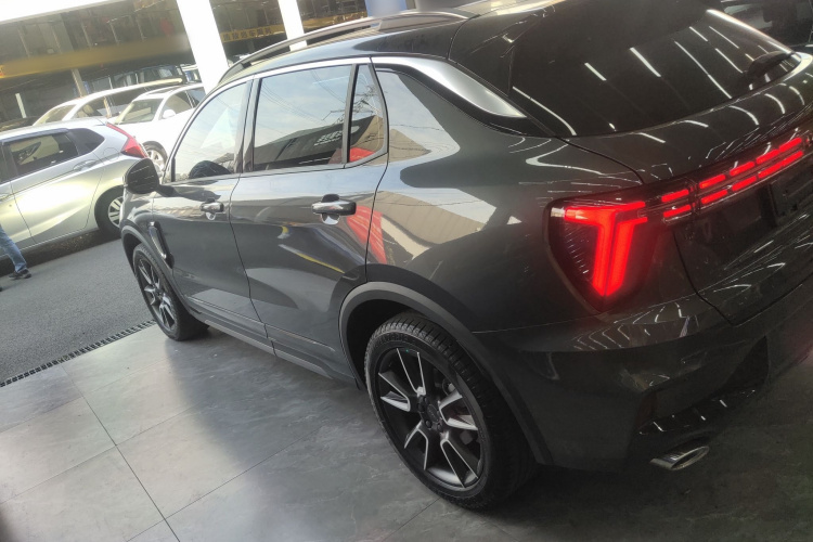 领克01 2023款 2.0TD 两驱型Pro车身外观4