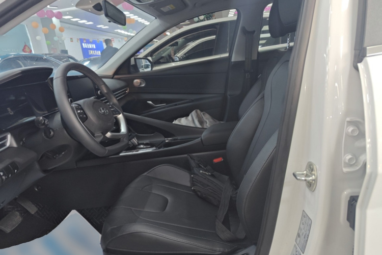 现代 伊兰特 2023款 1.5L CVT GLX精英版局部细节19