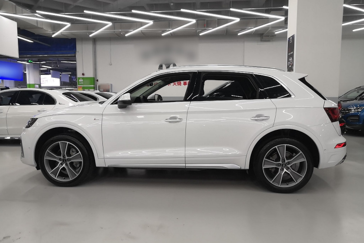 奥迪Q5L 2021款 45 TFSI 豪华动感型车身外观4