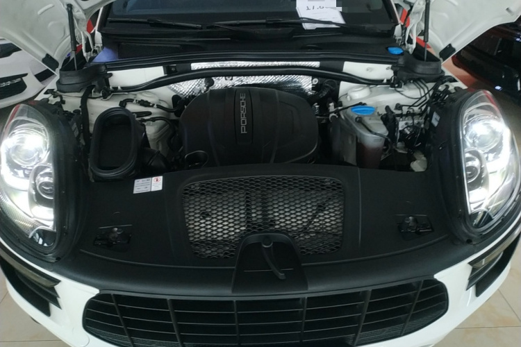 保时捷 2017款  Macan 2.0T机舱底盘24