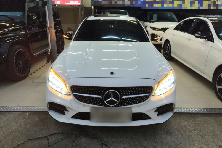奔驰C级 2019款 C 260 运动版车身外观2