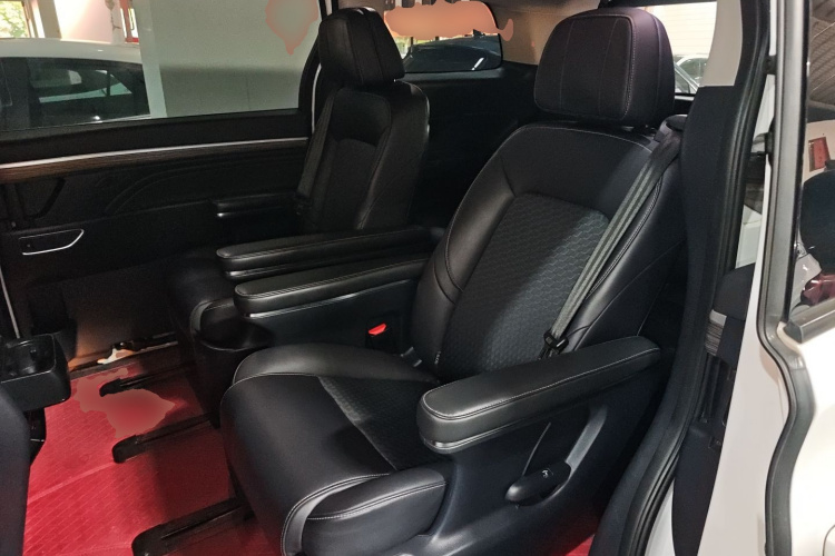 广汽传祺 传祺M8 2021款 改款 领秀系列 390T 豪华版中控内饰21