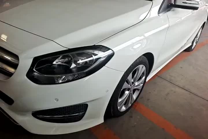 奔驰B级 2015款 B 200 动感型实拍1