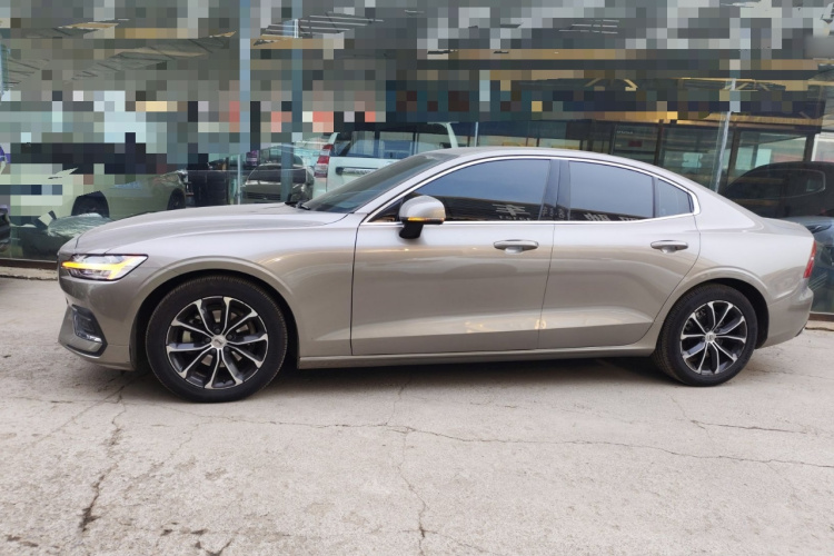 沃尔沃S60 2021款 T4 智逸豪华版车身外观4