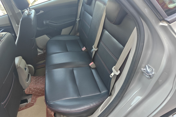 福特 福克斯 2018款 三厢经典 1.6L 自动舒适型智行版中控内饰21