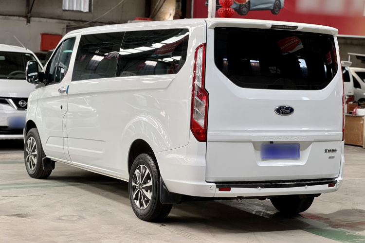 福特 全顺 2020款 2.0T汽油多功能商用车中轴低顶上掀尾门国VI车身外观6001