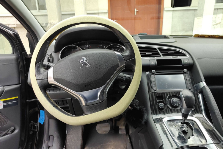 标致3008 2013款 2.0L 自动潮流版中控内饰13