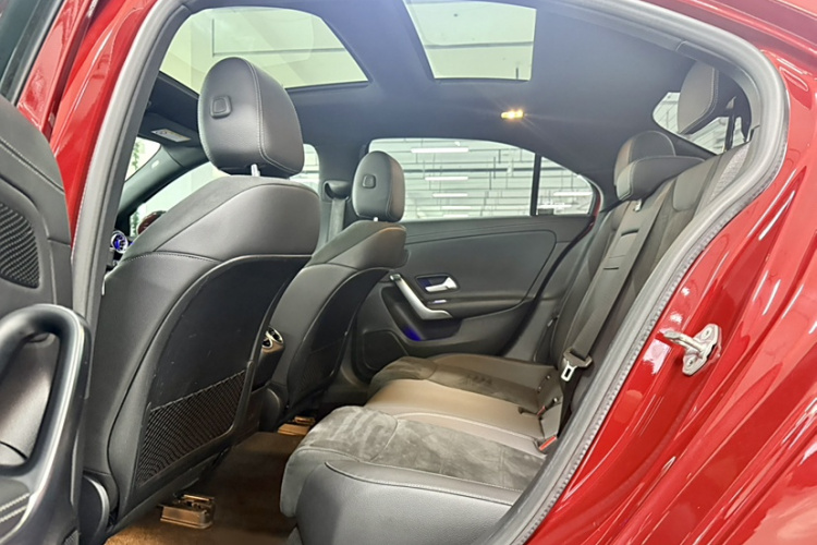 奔驰A级 2019款 改款 A 200 L 运动轿车中控内饰7009