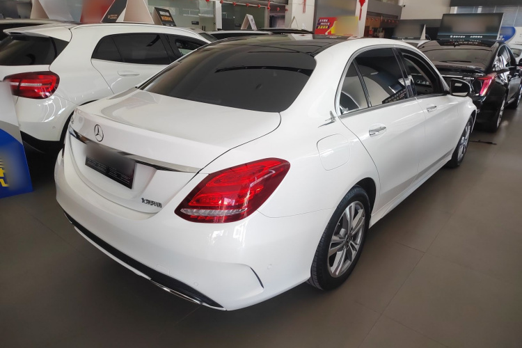 奔驰C级 2017款 改款 C 200 L 运动版车身外观7