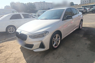 宝马1系 2022款 120i M运动曜夜版