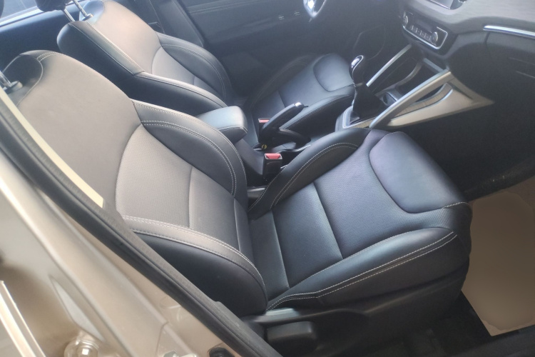 吉利汽车 远景X3 2017款 1.5L 手动尊贵型局部细节41