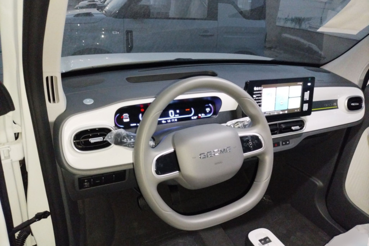 吉利银河 熊猫 2025款 210km 元气熊中控内饰12