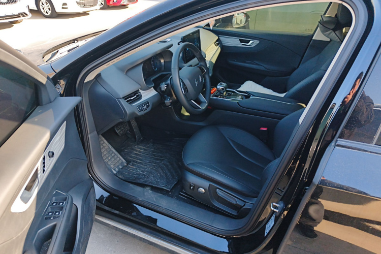 红旗E-QM5 2024款 500km 出行版中控内饰20