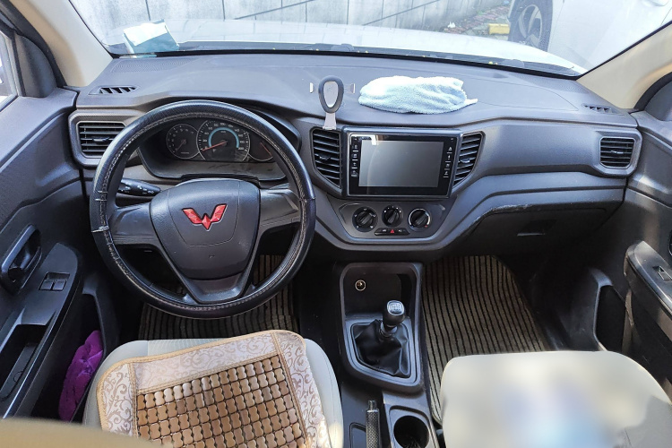 五菱汽车 五菱宏光V 2021款 1.5L劲享版LAR中控内饰7002