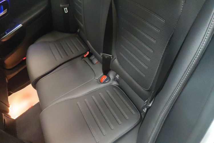 奔驰C级 2025款 C 200 L 运动版中控内饰7004