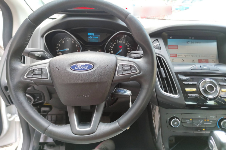 福特 福克斯 2018款 三厢经典 1.6L 自动风尚型智行版中控内饰12