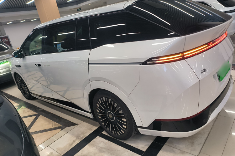 小鹏X9 2025款 740超长续航 Max车身外观4