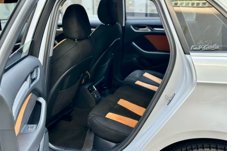 奥迪A3 2018款 30周年年型 Sportback 35 TFSI 运动型中控内饰7002