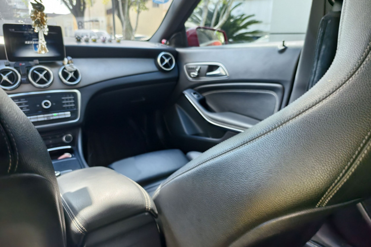 奔驰CLA 2018款 CLA 200 时尚型中控内饰7010