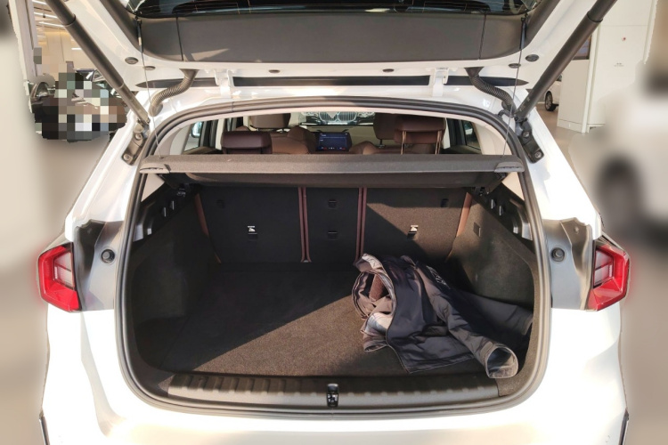 宝马iX1 2023款 eDrive25L X设计套装中控内饰23