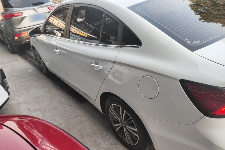 荣威i5 2019款 1.5L 手动4G互联朗豪版车身外观4