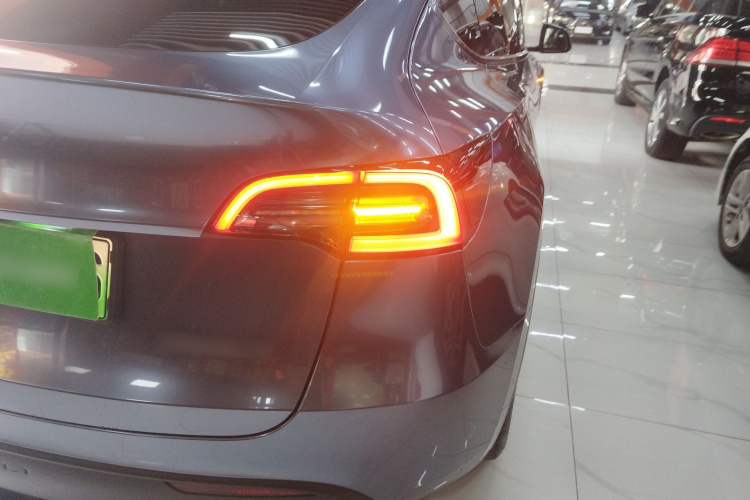 特斯拉 Model Y 2023款 后轮驱动版车身外观6001