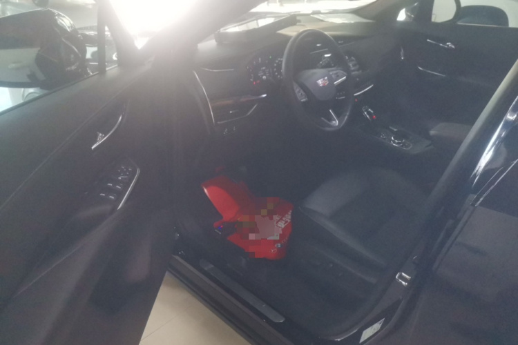 凯迪拉克XT4 2020款 改款 28T 两驱技术型中控内饰20