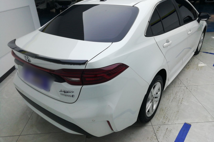 丰田 雷凌 2022款 双擎 1.8H E-CVT领先版车身外观7