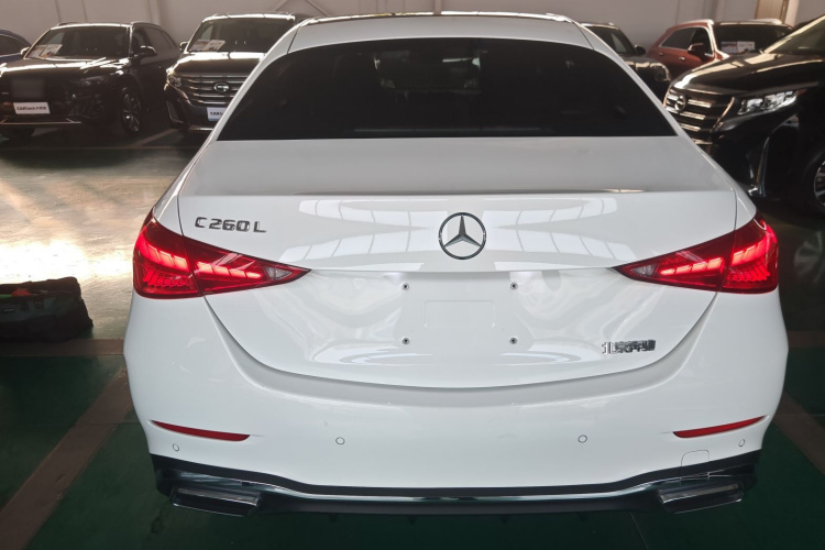 奔驰C级 2024款 改款 C 260 L 运动版车身外观6