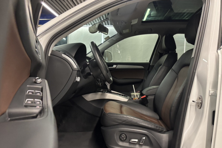 奥迪Q5 2017款 Plus 40 TFSI 进取型中控内饰7003