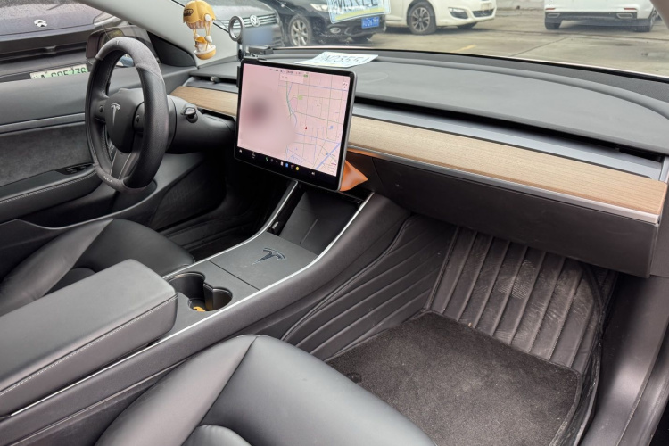 特斯拉 Model 3 2020款 标准续航后驱升级版局部细节9008