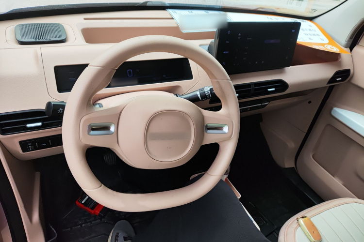 吉利银河 2023款 熊猫mini 200km 耐力熊中控内饰7002