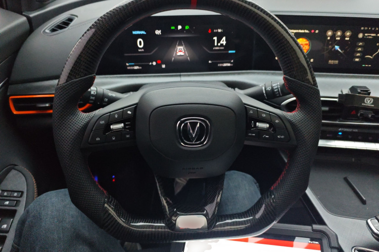 长安UNI-T 2022款 1.5T 运动版 尊贵型中控内饰13