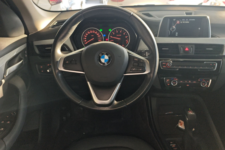 宝马X1 2016款 sDrive18Li 时尚型中控内饰13